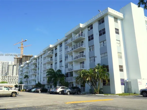 16465 NE 22nd Ave APT 206, North Miami Beach, FL 33160