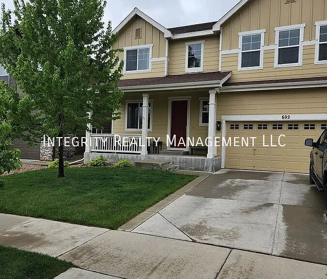 692 Jarvis Dr — Photo 1