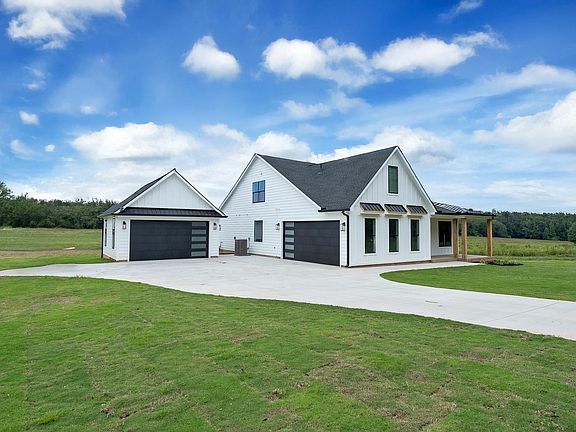 3rd image of 723 Holliday Dam Rd