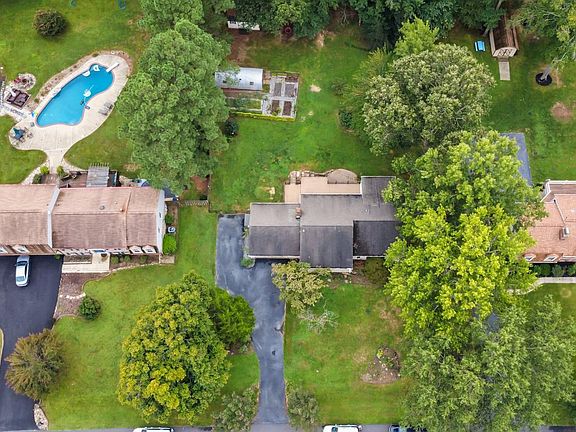 3rd image of 603 Clarks Run Rd