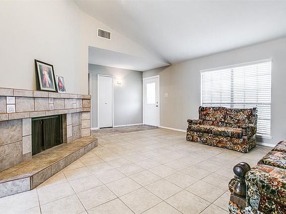 4th image of 2705 Centennial Dr