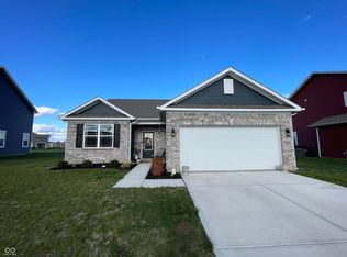 1460 Honeysuckle Dr, Shelbyville, IN 46176