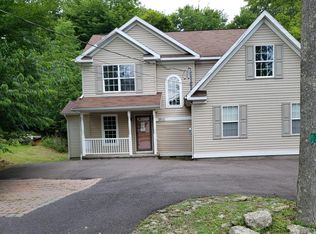 2138 Warwick Cir, Tobyhanna, PA 18466