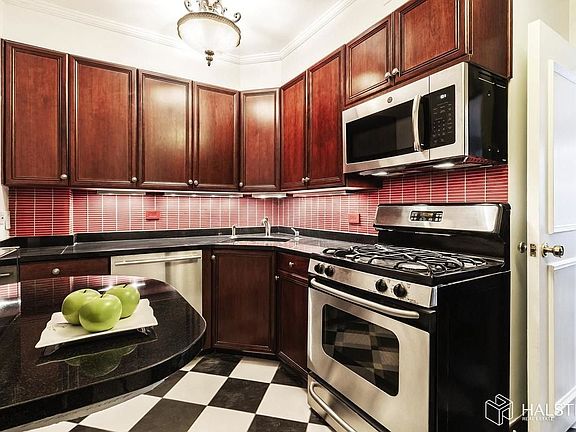 3rd image of 60 Sutton Pl S APT 11EN