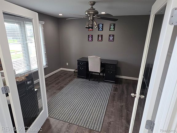 4th image of 48259 Beacon Square Dr
