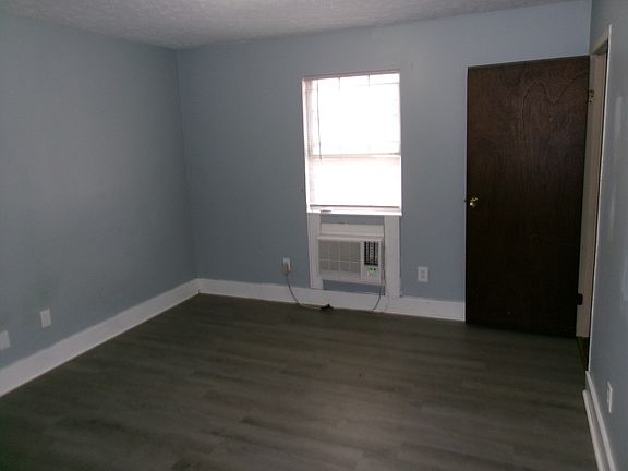 3rd image of 204 N Warren St #8