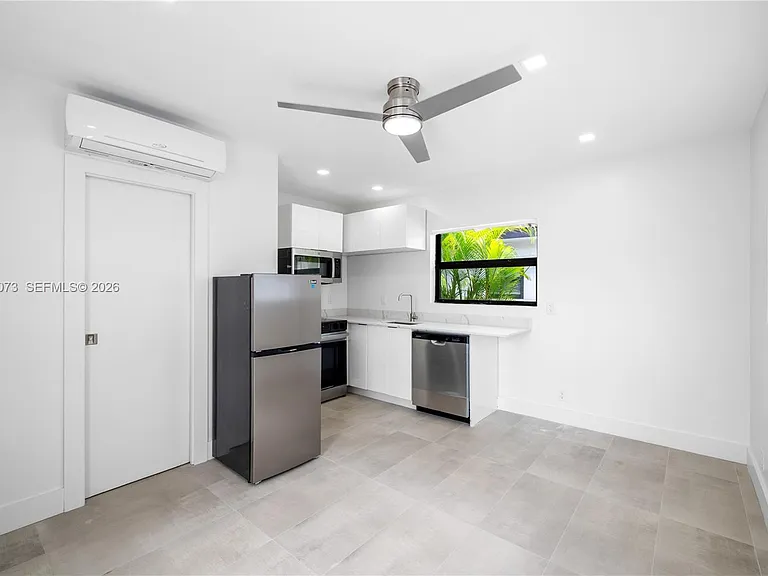 551 NE 26th St #1 — Photo 2