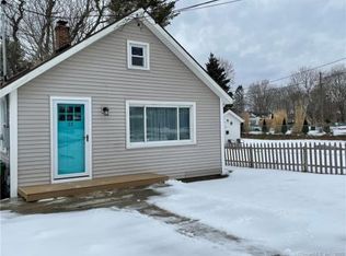 33 Vivian St, Waterford, CT 06385