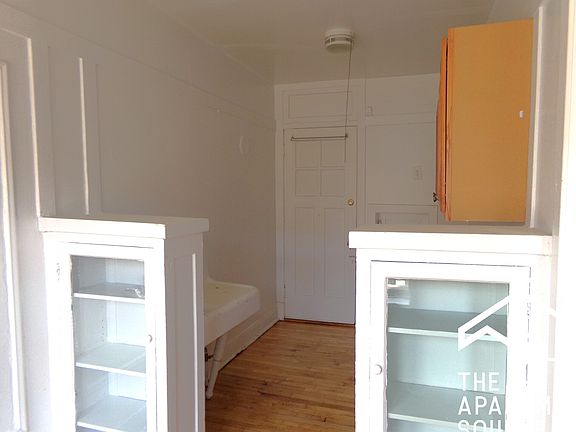 3rd image of 6538 N Lakewood Ave APT 12