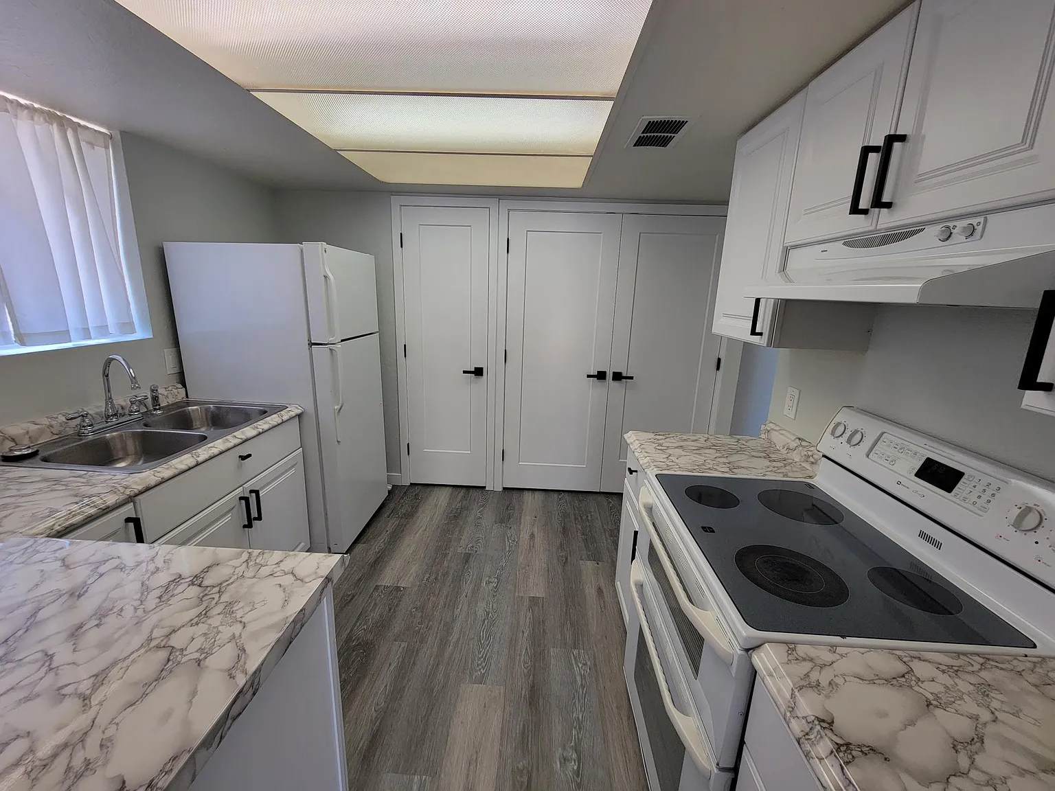 2 bed, 910 sqft, $1,588 — Photo 3