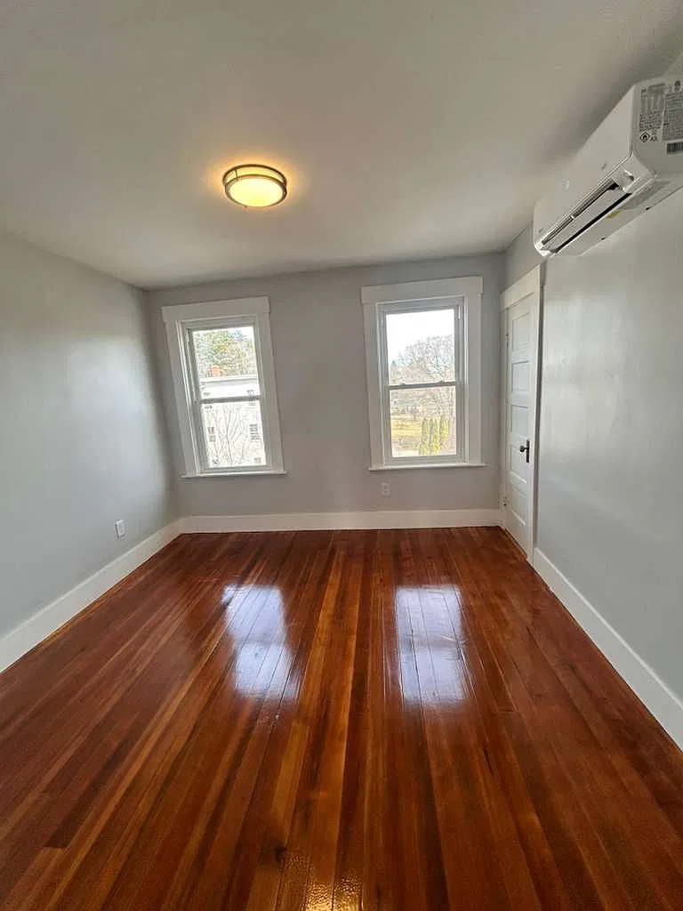 4 bed, 1050 sqft, $2,300 — Photo 3