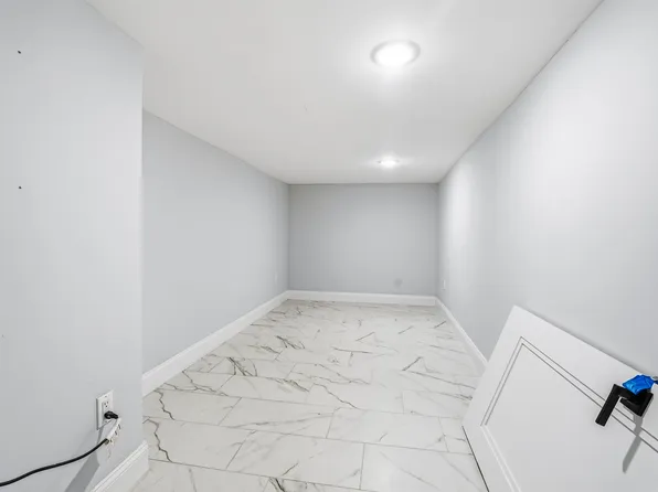 865 Summit Avenue image 28 of 38