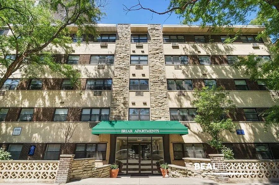 510 West Briar Place — Photo 2