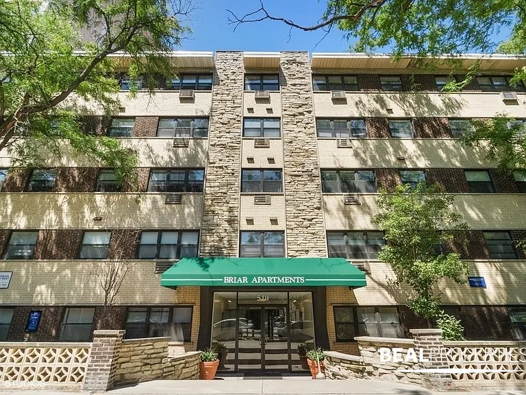 510 West Briar Place — Photo 2