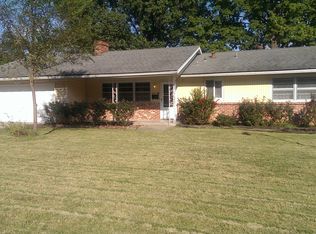 10111 Tracy Ave, Kansas City, MO 64131