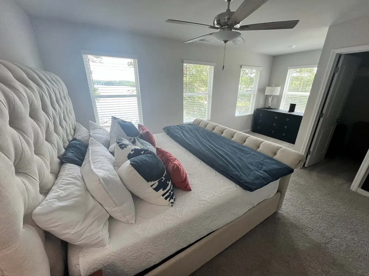 4 bed, 3.5 bath, 2800 sqft, $4,800 — Photo 2