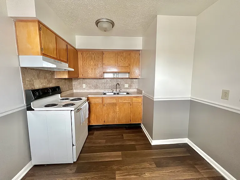 Mayfair Apartments — Photo 134