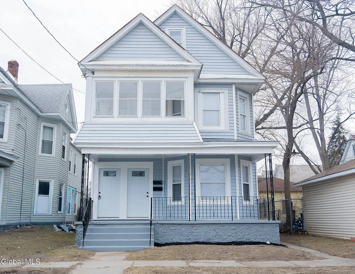 3 bed, 1.0 bath, 1000 sqft, $2,200 — Photo 2