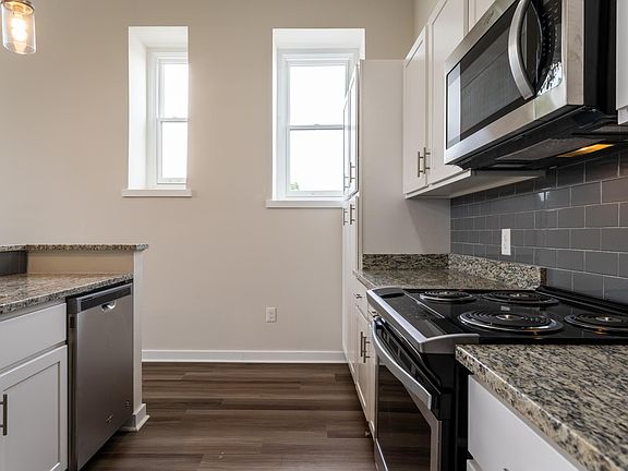 2nd image of 5425 Germantown Ave #302