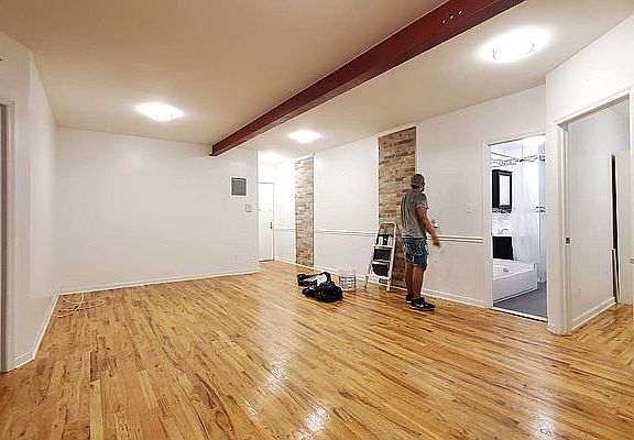 3rd image of 552 Parkside Ave APT B4