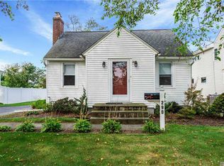 290 Baylawn Ave, Copiague, NY 11726