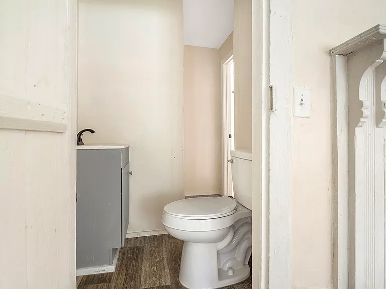 1031 Ash St — Photo 14