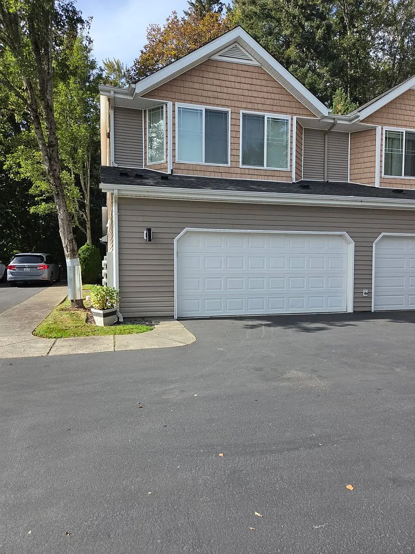 Beautiful Puyallup Sunrise Area Condo, 3 bedroom, 2 1/2 bath. — Photo 1