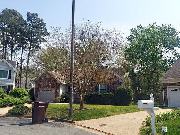 2nd image of 401 Dahoon Ct