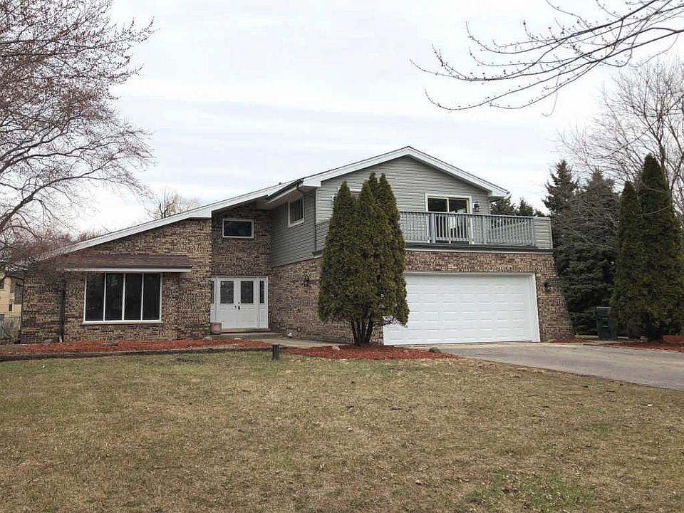 1st image of 29W216 Canterbury Dr