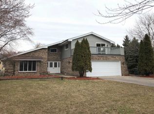 29W216 Canterbury Dr, West Chicago, IL