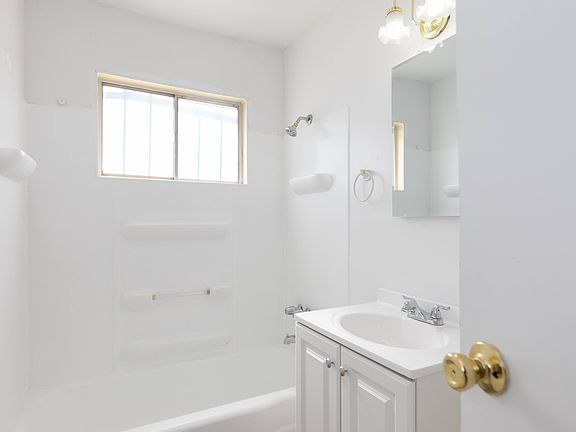 4th image of 2630 Sherwood St APT 15