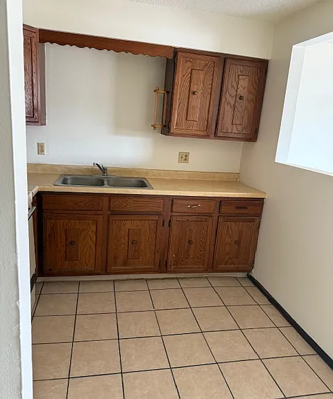 434 Martin Rd E — Photo 5