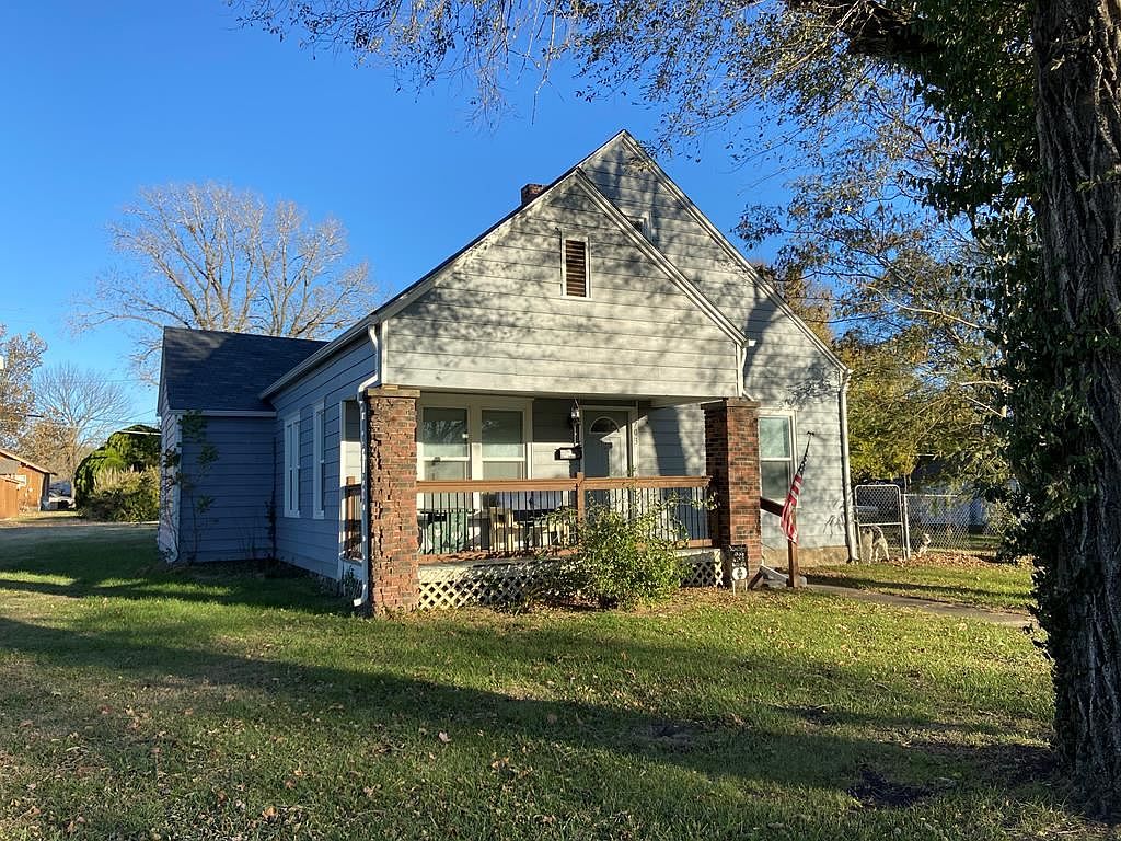 703 N 9th St, Humboldt, KS 66748 Zillow