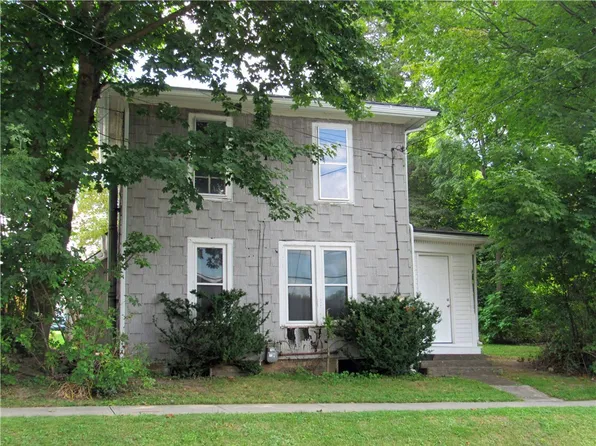 25 Park Rd W, Castile, NY 14427