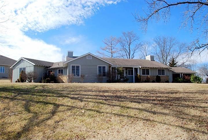 1st image of 105 Country Club Dr