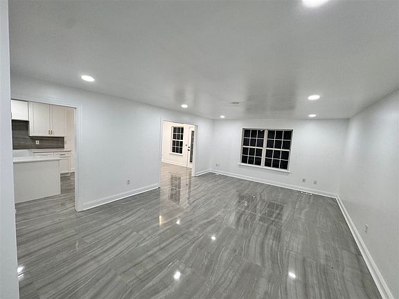 3rd image of 338 Red Elm Ln