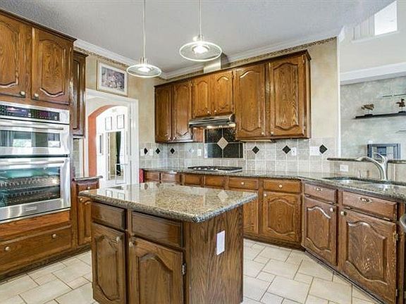 5th image of 1367 Edmonton Dr