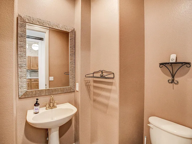 308 Round Stone Ct — Photo 32
