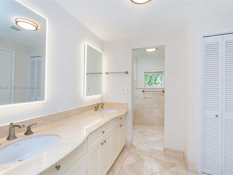 310 Harbor Ct — Photo 15