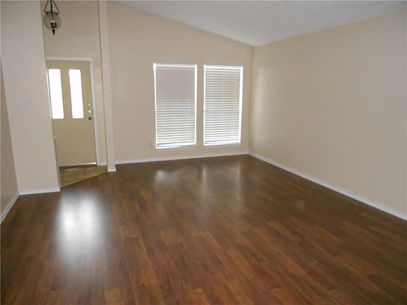 4th image of 1400 Panola Dr