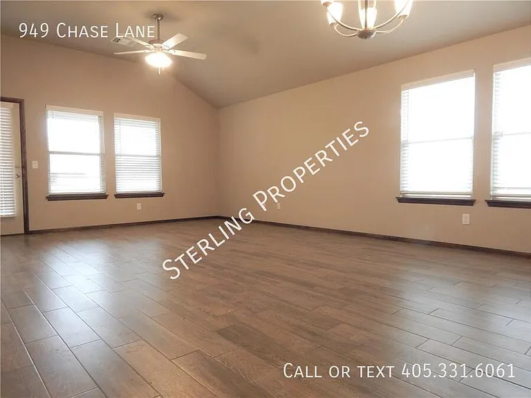 949 Chase Ln — Photo 11