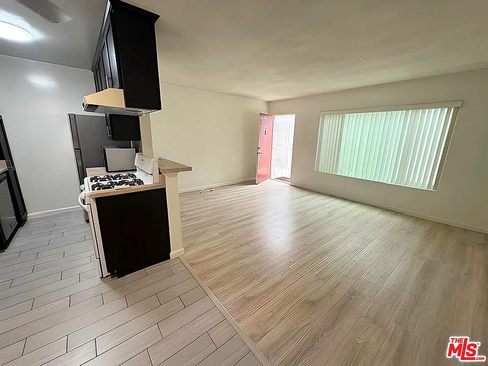 1630 Granville Ave #207