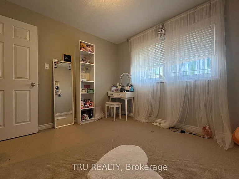 684 Beatrice Dr — Photo 29