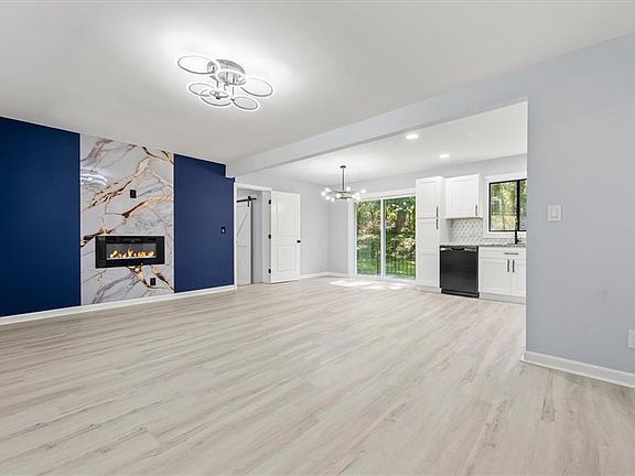4th image of 4089 Thetford Ct