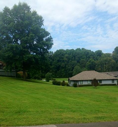 2nd image of 207 S Hampton Dr