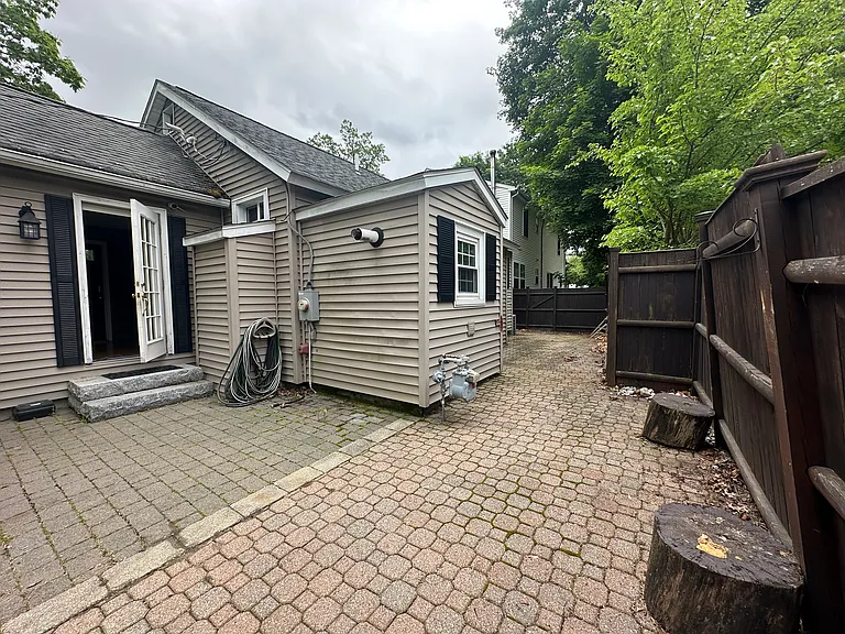 358 Union St — Photo 31