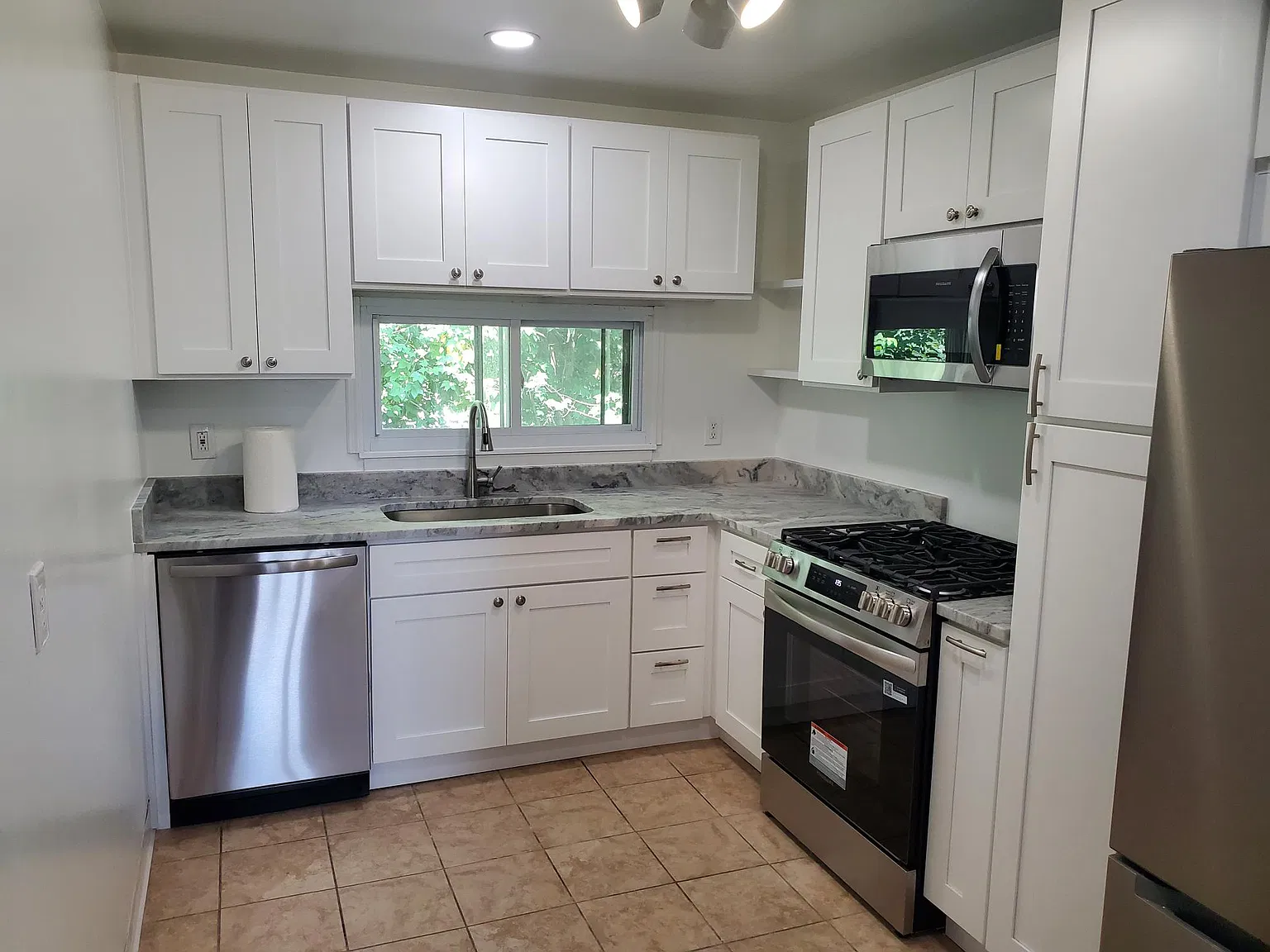 2 bed, 1500 sqft, $1,950 — Photo 3
