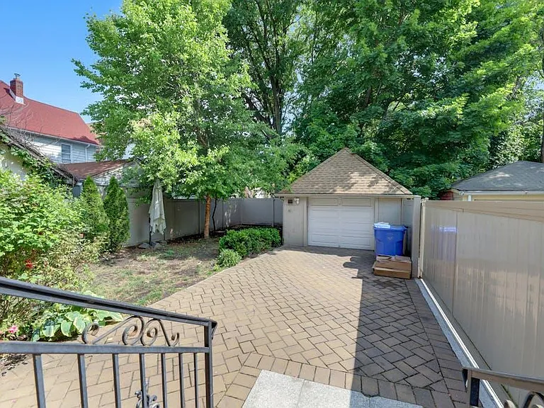 115 W Englewood Ave — Photo 25