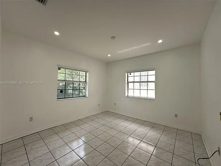 502 Madeira Ave #A — Photo 8
