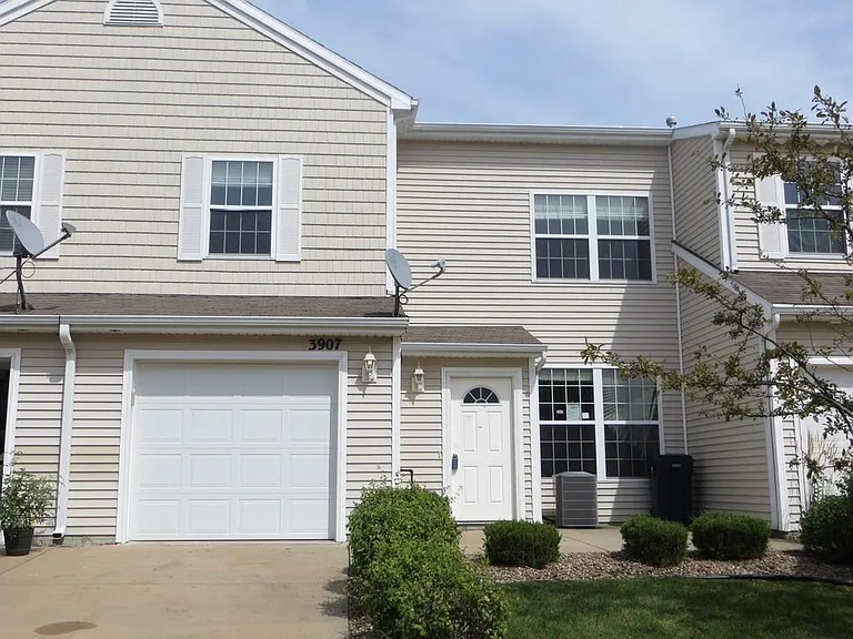 3907 NE Rosewood Ln — Photo 1
